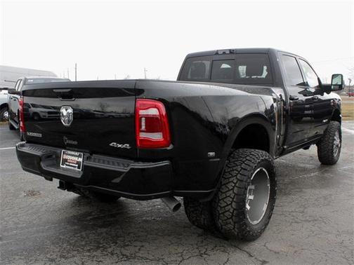 2024 RAM 3500 Laramie Crew Cab 4x4 8' Box