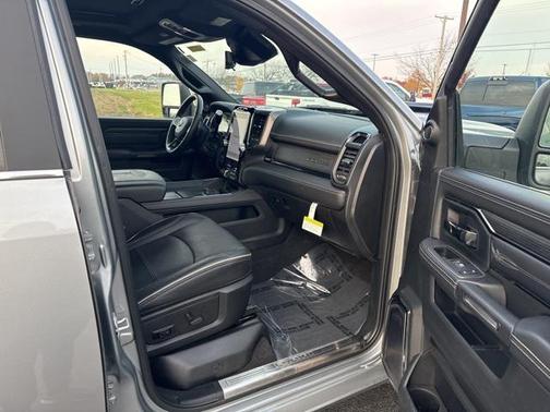 2024 RAM 3500 Limited Crew Cab 4x4 8' Box