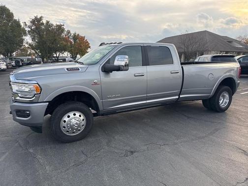 2024 RAM 3500 Limited Crew Cab 4x4 8' Box