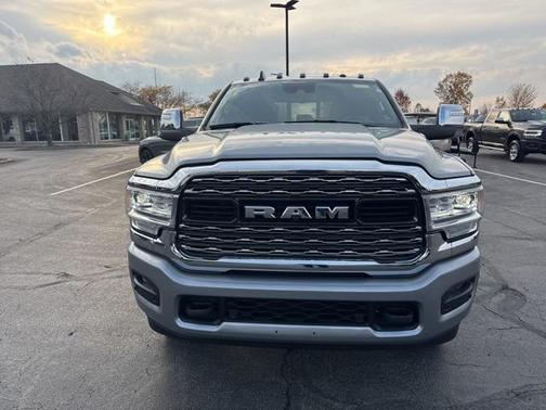 2024 RAM 3500 Limited Crew Cab 4x4 8' Box