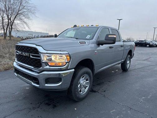 2024 RAM 3500 Tradesman Crew Cab 4x4 6'4' Box
