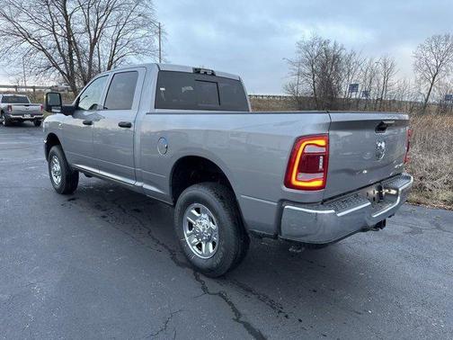 2024 RAM 3500 Tradesman Crew Cab 4x4 6'4' Box