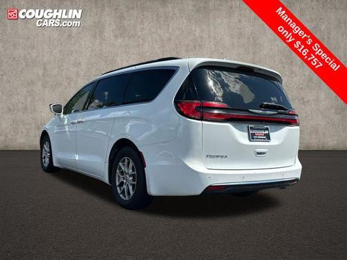 Bright White Clearcoat 2022 Chrysler Pacifica Touring L