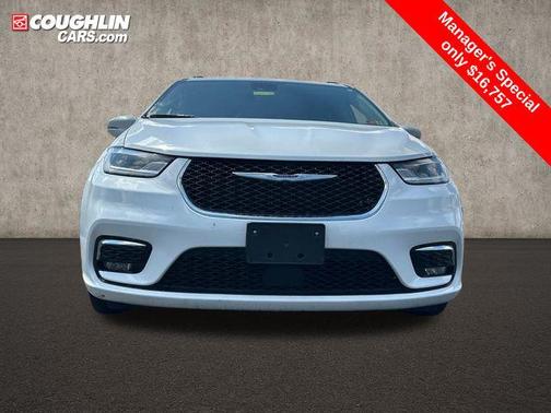 Bright White Clearcoat 2022 Chrysler Pacifica Touring L