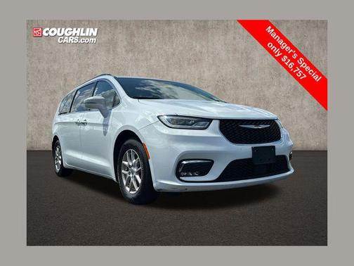 Bright White Clearcoat 2022 Chrysler Pacifica Touring L