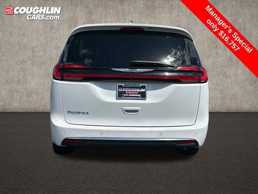 Bright White Clearcoat 2022 Chrysler Pacifica Touring L