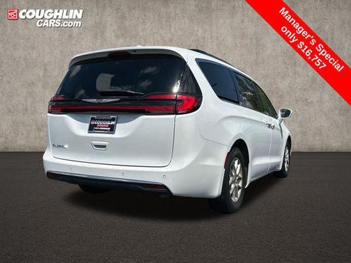 Bright White Clearcoat 2022 Chrysler Pacifica Touring L