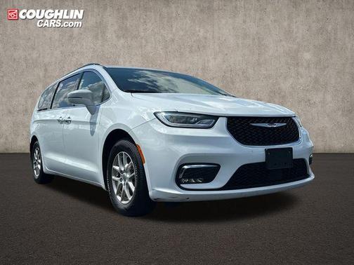Bright White Clearcoat 2022 Chrysler Pacifica Touring L