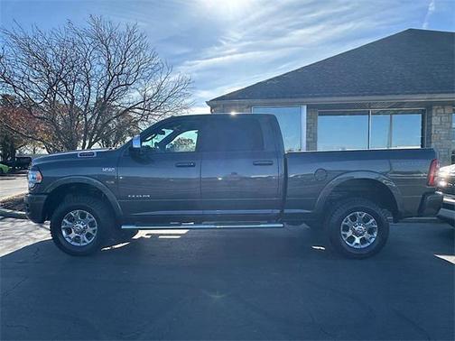 2022 RAM 2500 Laramie Crew Cab 4x4 6'4' Box