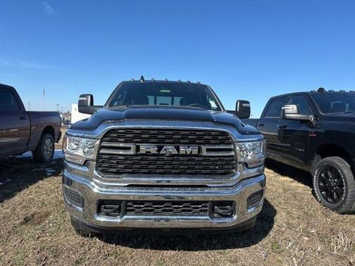 2024 RAM 3500 Tradesman Crew Cab 4x4 6'4' Box