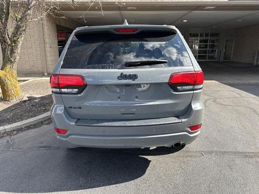 2022 Jeep Grand Cherokee Laredo