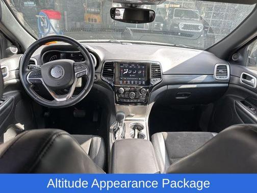 2022 Jeep Grand Cherokee Laredo