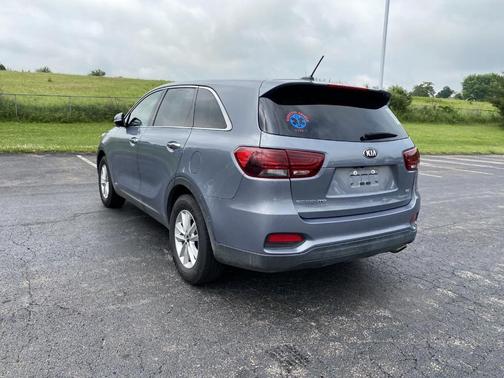 Photo 5 of 24 of 2020 Kia Sorento LX