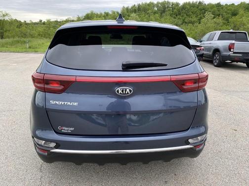 Photo 4 of 32 of 2020 Kia Sportage LX