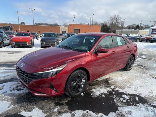 2023 Hyundai ELANTRA SEL