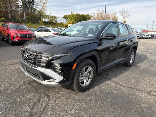 Black 2025 Hyundai TUCSON SE