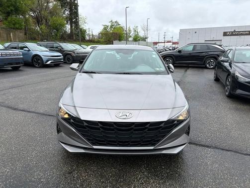Gray 2023 Hyundai ELANTRA SE