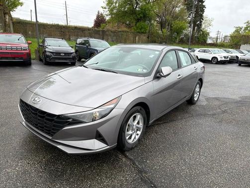 Gray 2023 Hyundai ELANTRA SE