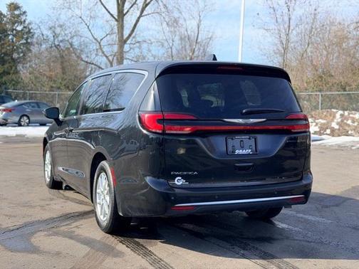 2023 Chrysler Pacifica Touring-L
