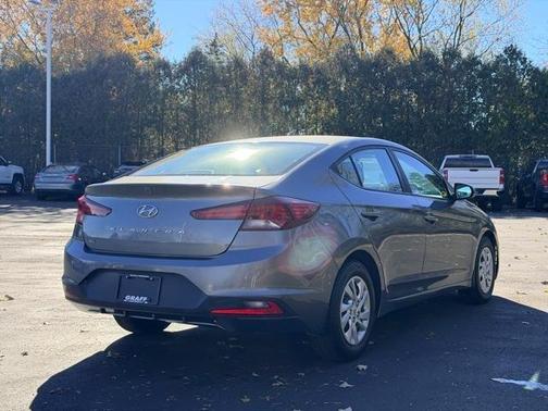 2019 Hyundai ELANTRA SE