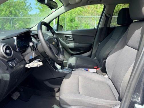 Cyber Gray Metallic 2016 Chevrolet Trax LT