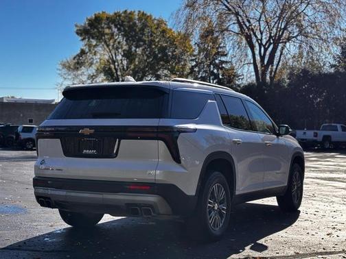 2024 Chevrolet Traverse LT