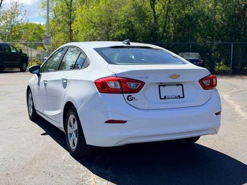 Summit White 2017 Chevrolet Cruze LS