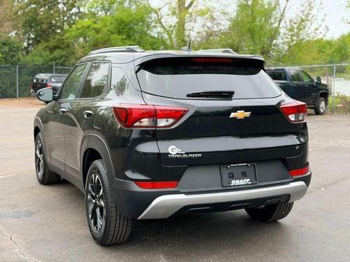 Mosaic Black Metallic 2023 Chevrolet Trailblazer LT