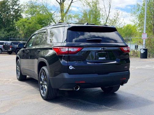 Mosaic Black Metallic 2021 Chevrolet Traverse RS
