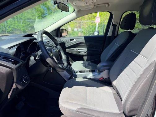Tuxedo Black 2015 Ford Escape SE