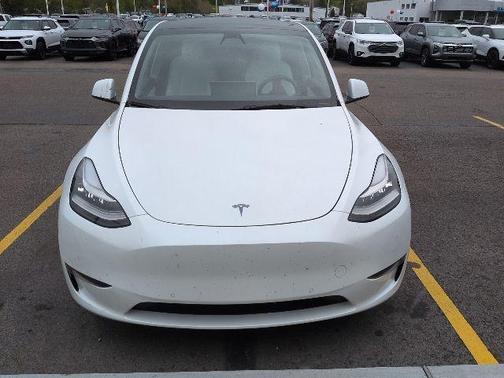 Pearl White Multi 2022 Tesla Model Y Long Range