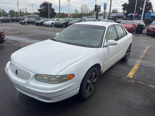 Bright White 2000 Buick Regal LS