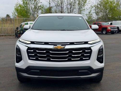 Summit White 2026 Chevrolet Equinox LT