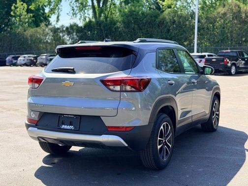 Sterling Gray Metallic 2024 Chevrolet Trailblazer LT
