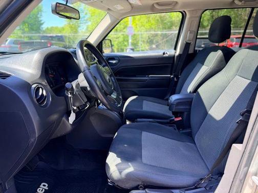 Mineral Gray Clearcoat Metallic 2013 Jeep Patriot Latitude