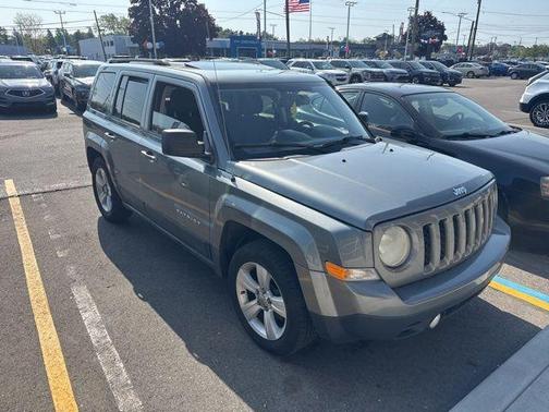 Mineral Gray Clearcoat Metallic 2013 Jeep Patriot Latitude