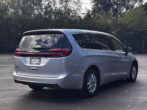 2024 Chrysler Pacifica Touring-L