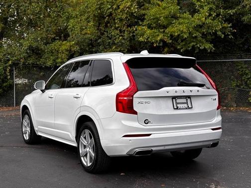 2021 Volvo XC90 T6 Momentum 7 Passenger