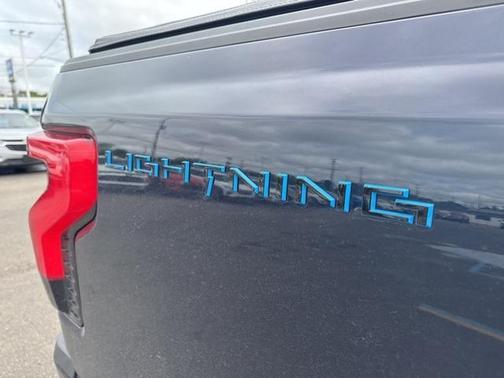 2024 Ford F-150 Lightning LARIAT