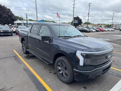 2024 Ford F-150 Lightning LARIAT