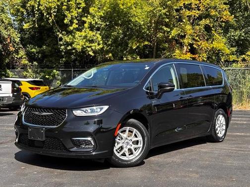 2024 Chrysler Pacifica Touring-L