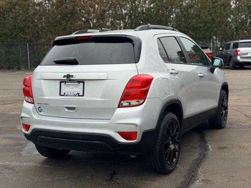 Silver Ice Metallic 2022 Chevrolet Trax LT