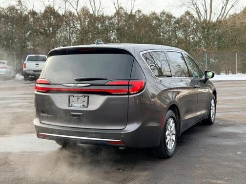 2023 Chrysler Pacifica Touring-L