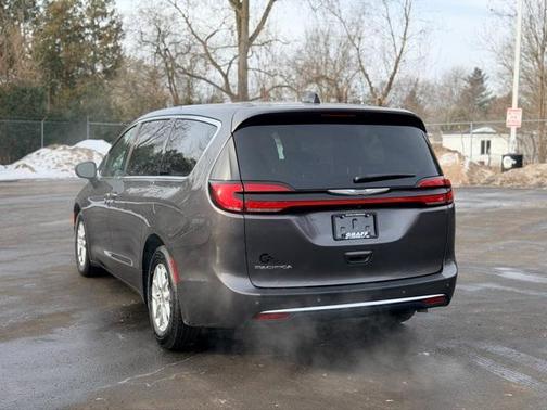 2023 Chrysler Pacifica Touring-L
