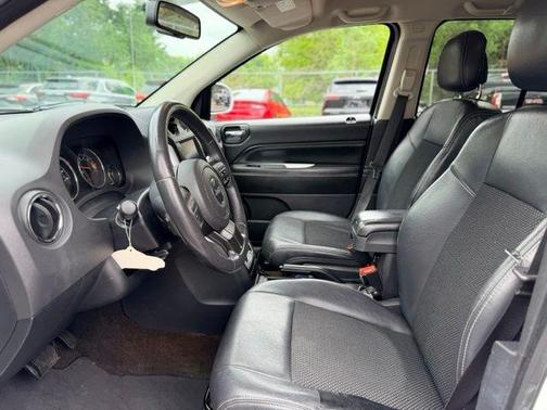 Bright White Clearcoat 2014 Jeep Compass Latitude