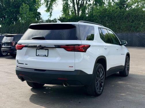 Summit White 2023 Chevrolet Traverse RS