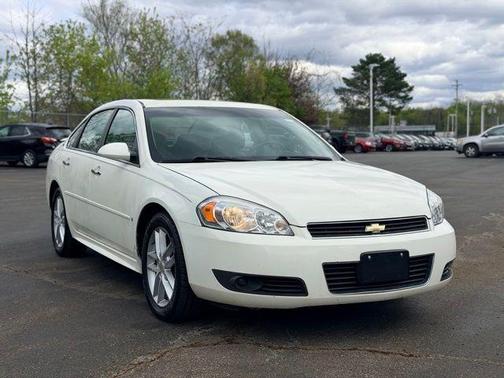 White 2009 Chevrolet Impala LTZ