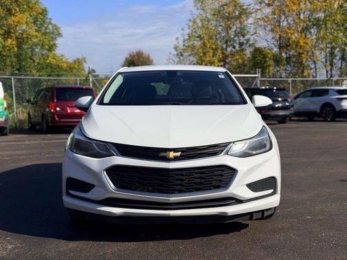 Summit White 2017 Chevrolet Cruze LT
