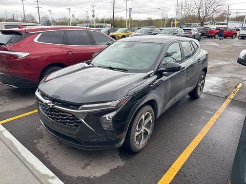 Mosaic Black Metallic 2025 Chevrolet Trax 1RS