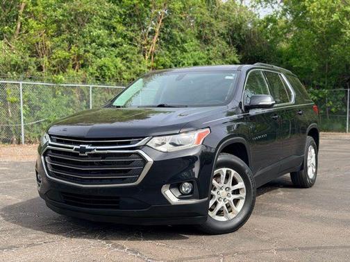 Mosaic Black Metallic 2019 Chevrolet Traverse LT Cloth